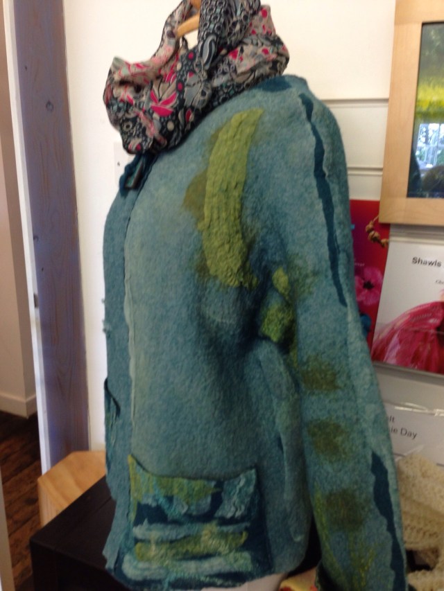 Casual nunofeltd jacket with pocket detail and ceramic button